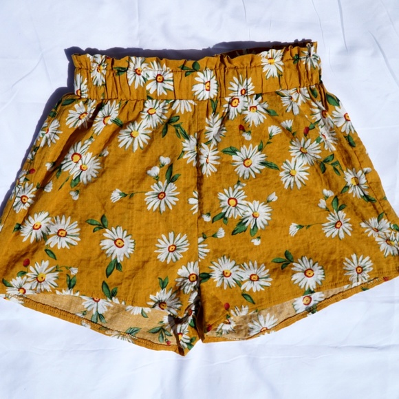 Zaful Flowy Flower Patterend Shorts - Picture 2 of 4